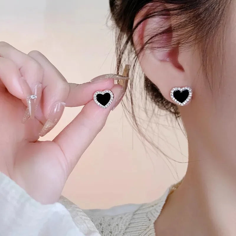 orecchini a bottone a forma di cuore in oro 18k orecchini a bottone a forma di cuore in oro 18k