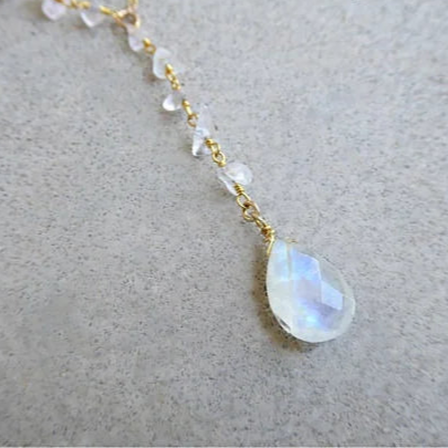 Collier avec Pendentif Goutte d'Eau en Crystal Pierre de Lune