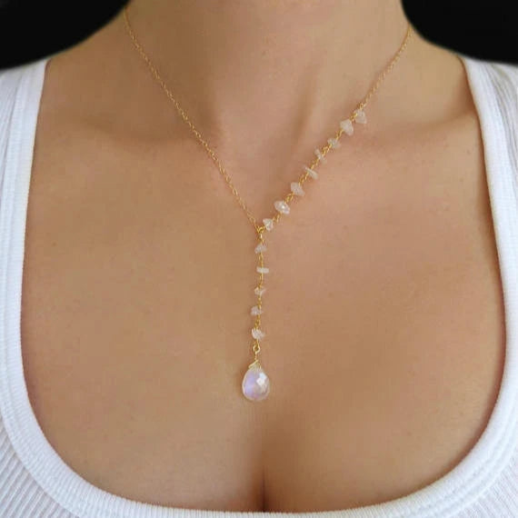 Collier avec Pendentif Goutte d'Eau en Crystal Pierre de Lune