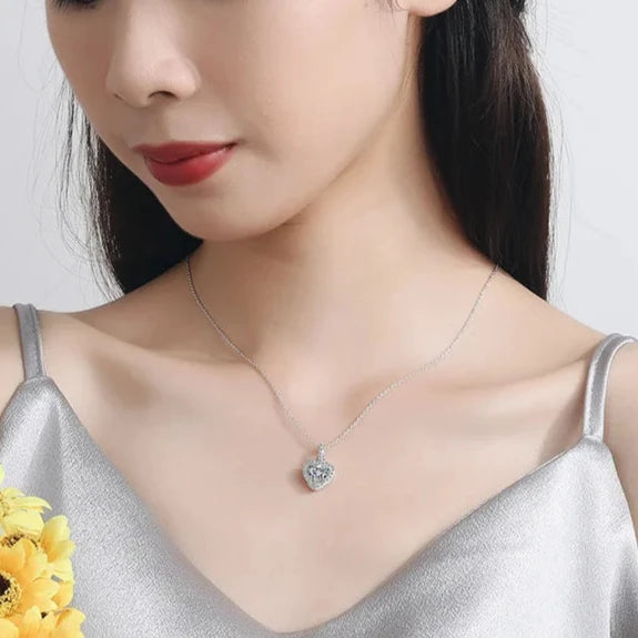Collana da donna in argento con ciondolo a forma di cuore