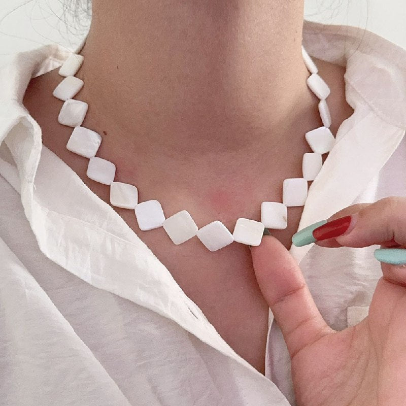 Naszyjnik typu choker z masy perłowej 