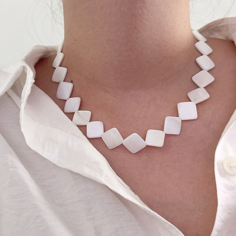 Naszyjnik typu choker z masy perłowej 