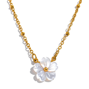 Collier avec Joli Pendentif Fleur Blanche