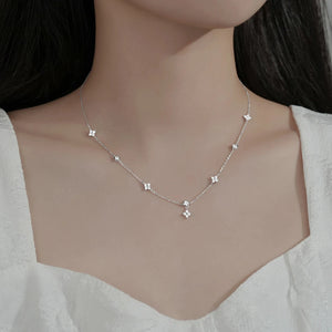 Collier Ras de Cou Pendentif Fleur en Zircon argent