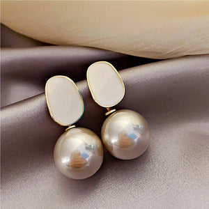 Boucles d'Oreilles de Style Rétro avec Perles Blanches beige