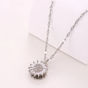 Collier Pendentif avec Fleur en Zircon c