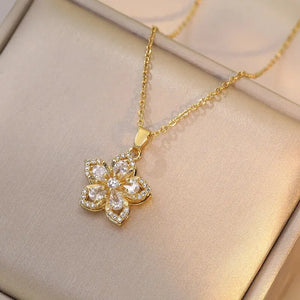 Collier Pendentif Fleur 5 Pétales en Zircon b