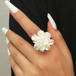 Bague Anneau Grosse Fleur Blanche