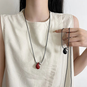 Collier en Lacet Pendentif Goutte d'Eau rouge