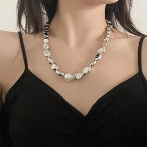 Collier Style Vintage en Perles Argentées