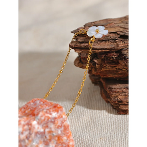 Collier avec Joli Pendentif Fleur Blanche