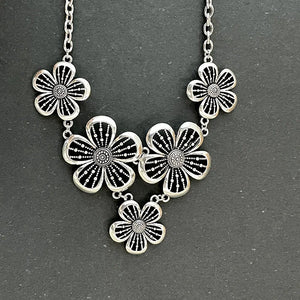 Collier Ras de Cou Pendentif à Grosses Fleurs 5 pétales