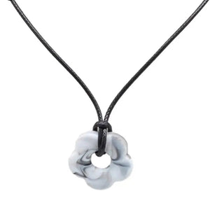 Collier avec Pendentif Fleur Style Romantique gris