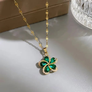 Collier Pendentif Fleur Verte à 5 Pétales