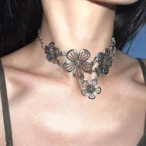 Collier Ras de Cou Pendentif à Grosses Fleurs 5 pétales