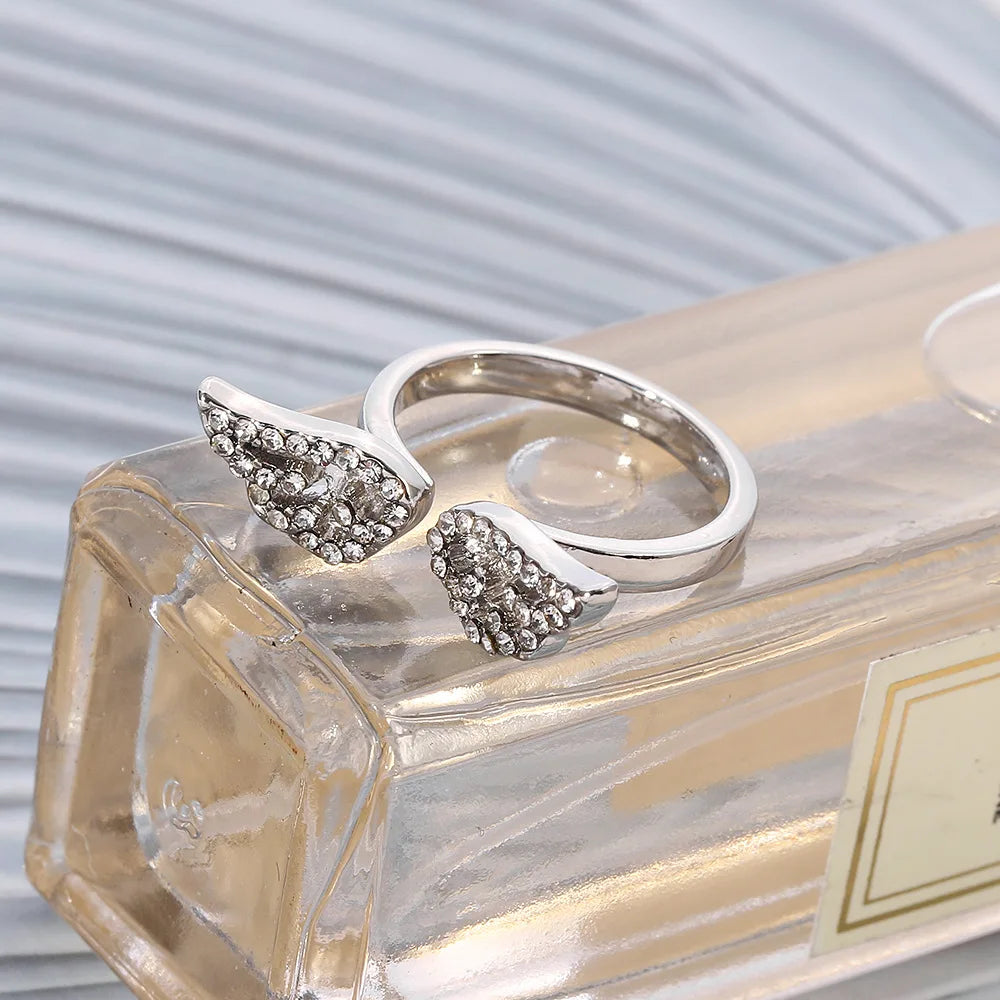 Angel wings ring with rhinestones