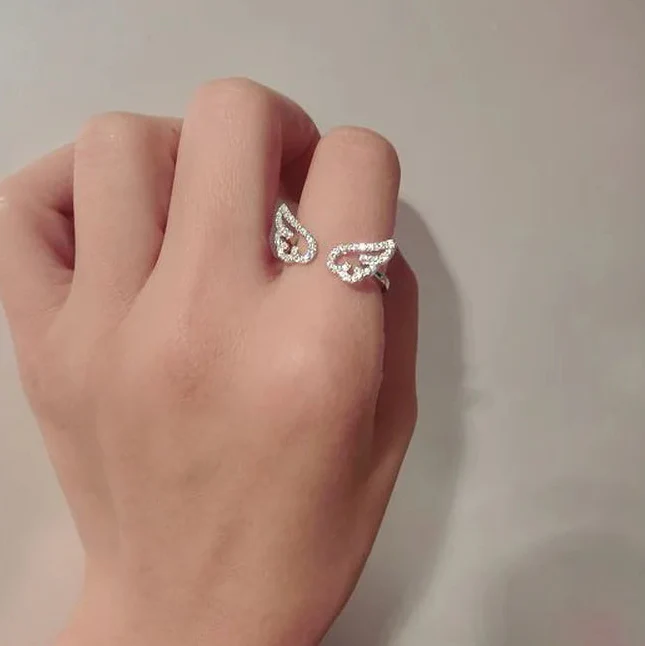 Angel wings ring with rhinestones
