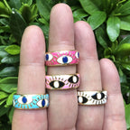 Verstellbarer Emaille-Ring mit blauem-Auge-Motiven in Gold und Blau