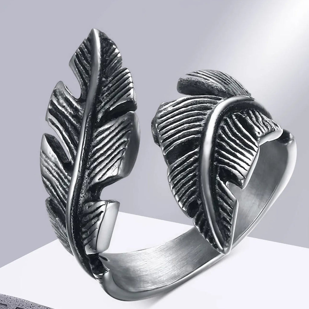 Verstellbarer Ring mit silberner Feder