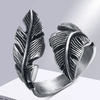 Verstellbarer Ring mit silberner Feder