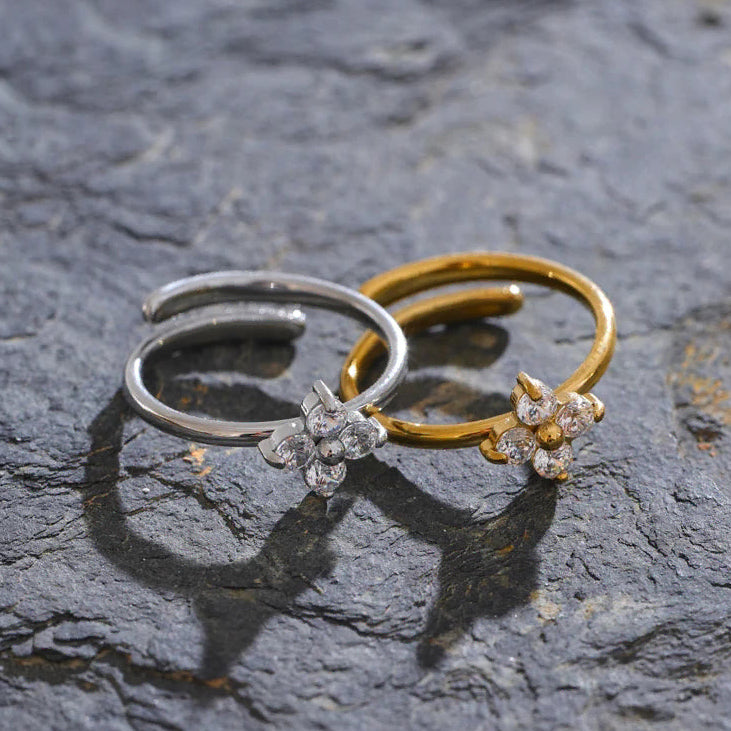 Justerbar ring med kløver og strass i sølv