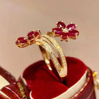 Anillo con Flores Rojas y Circonio