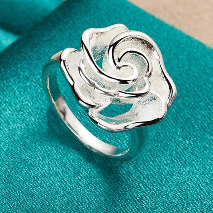 Ring Stor Blomma Silverfärgad 