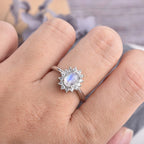 Bague Anneau Ovale Pierre de Lune et Zircon
