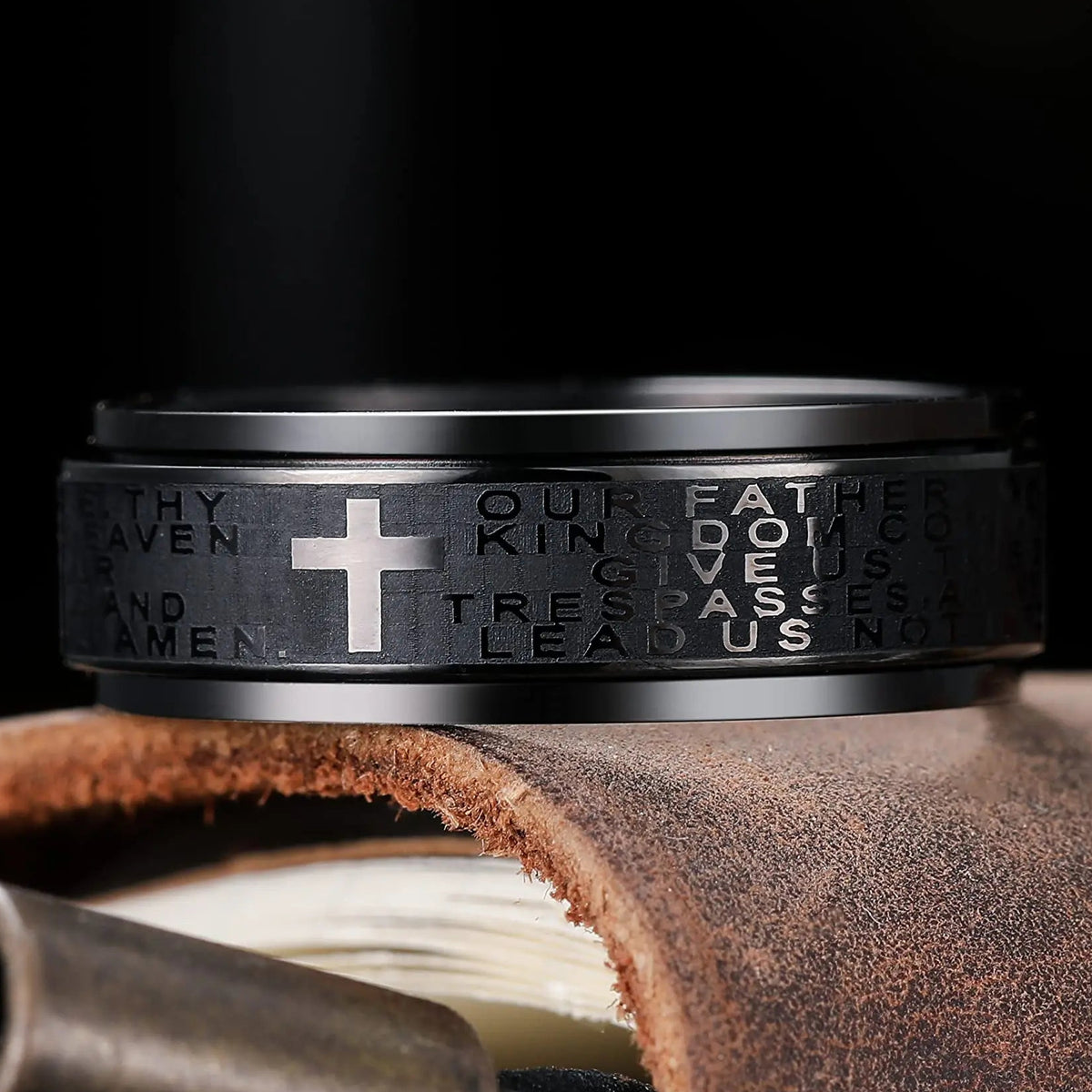 Bague anti-stress rotative avec croix chrétienne noir