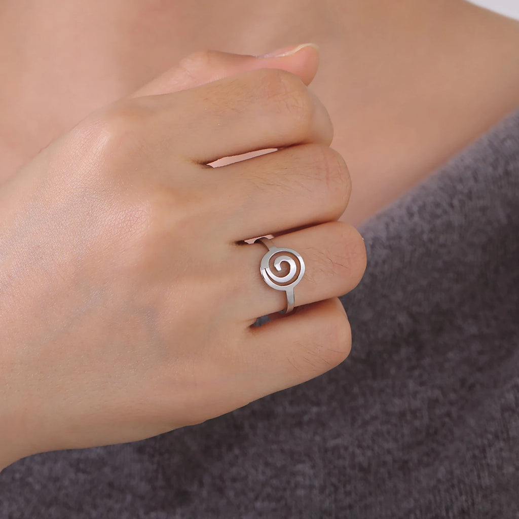 Bague au design spirale pour femme argent rond