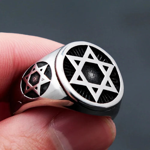 Bague avec étoiles de David gravées symbolique juive
