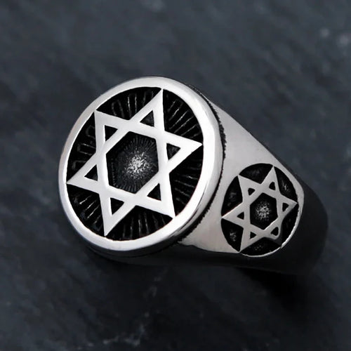 Bague avec étoiles de David gravées symbolique juive