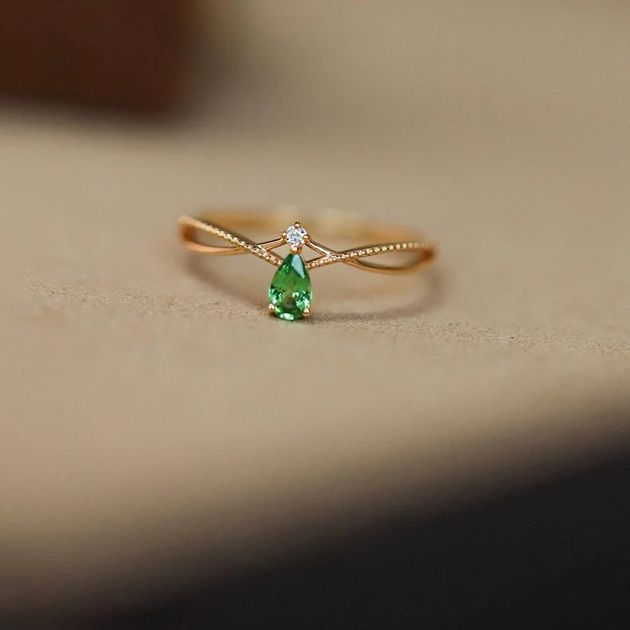 Bague avec Goutte d'Eau en Pierre et Zircon