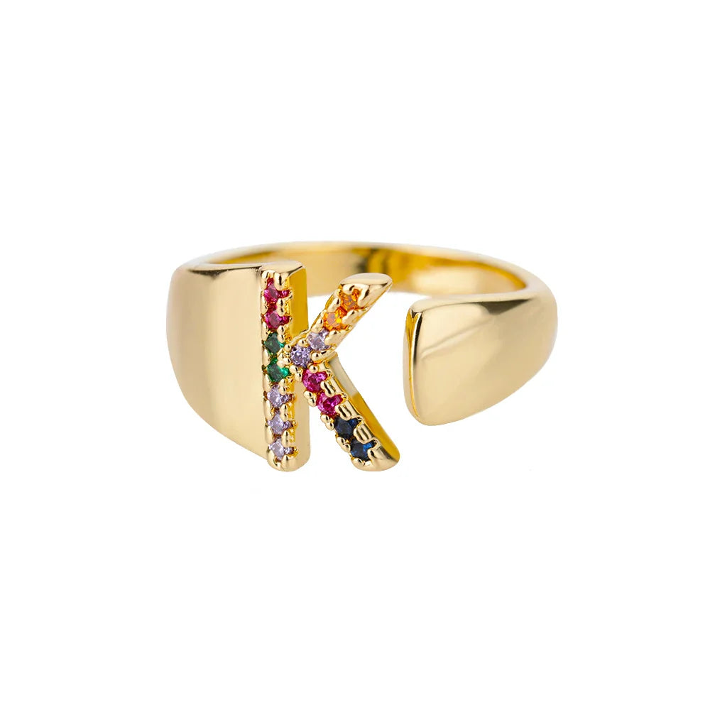 Bague large personnalisée avec initiale arc-en-ciel k