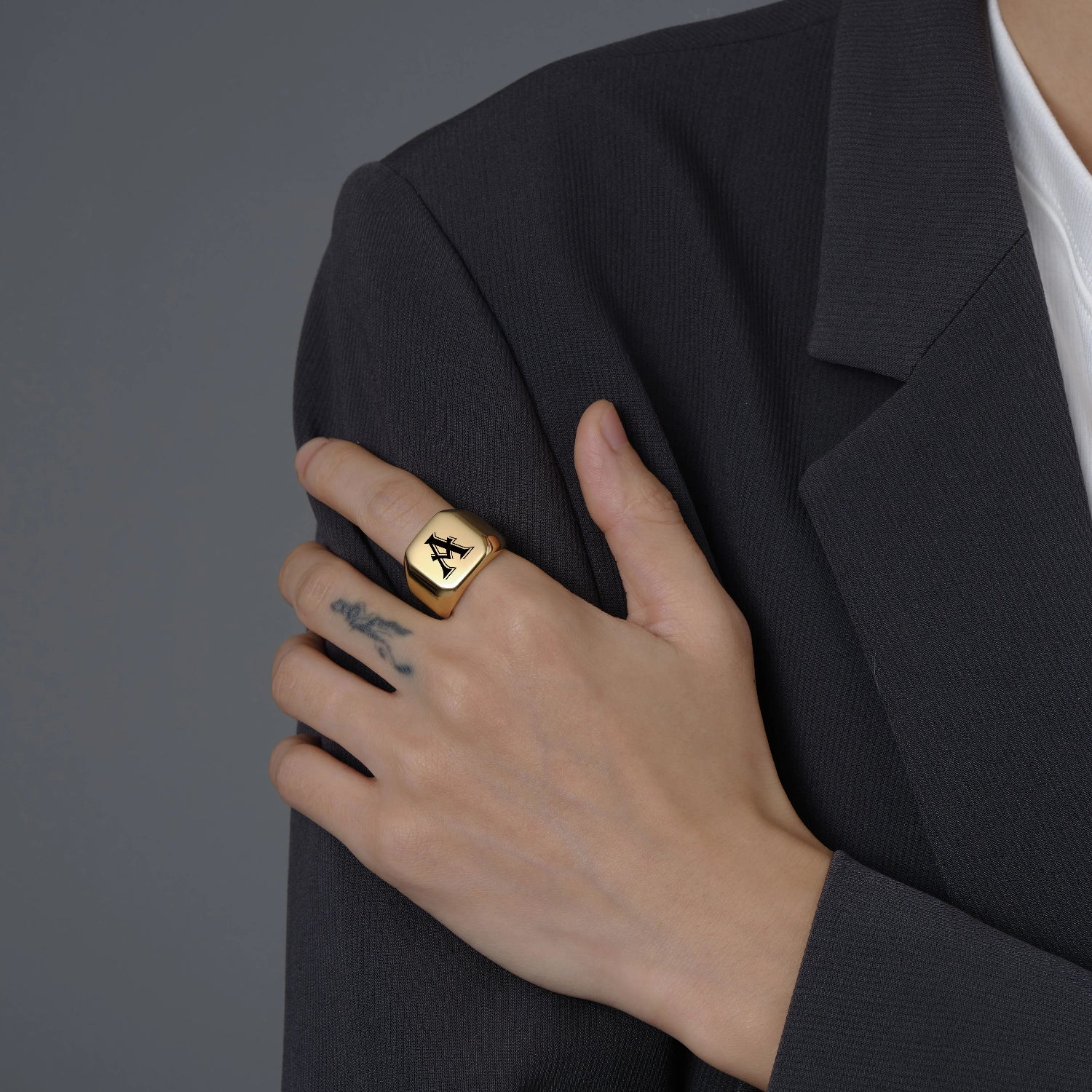 Bred personlig herrering med initialen a