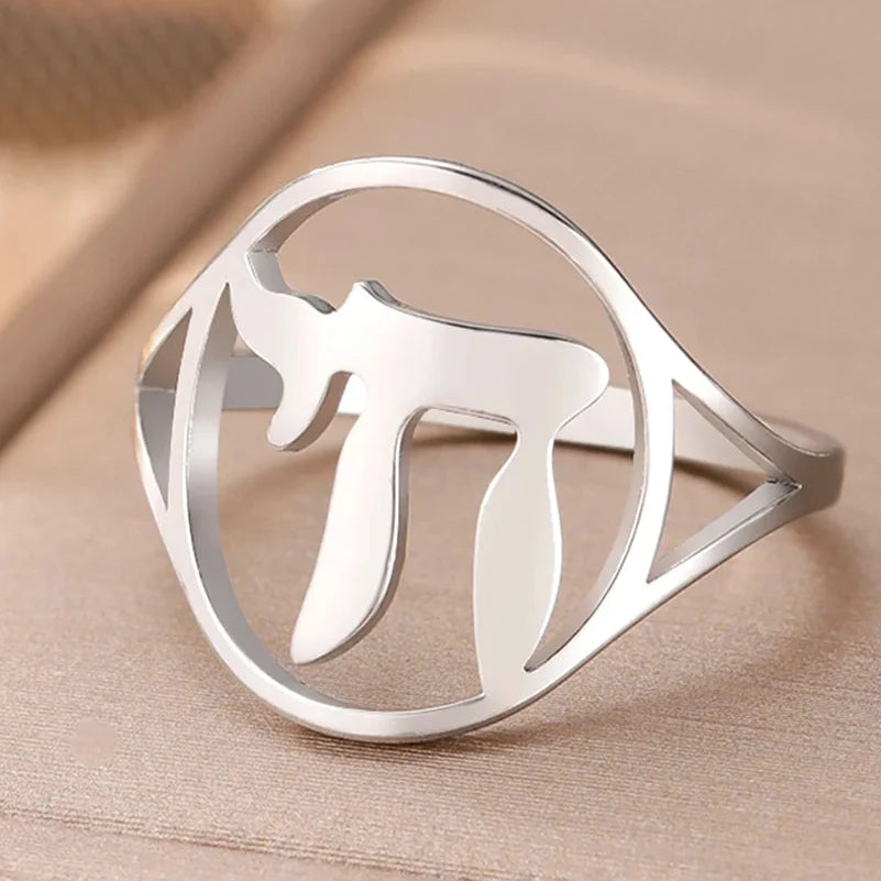 Bague creuse avec le symbole de vie juive Chai argent