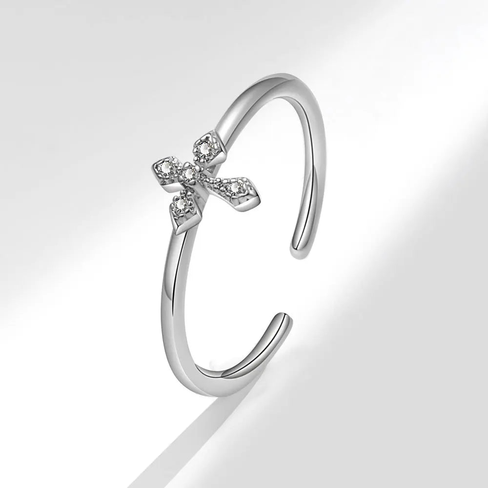 Bague Elégante avec Croix en Zircon