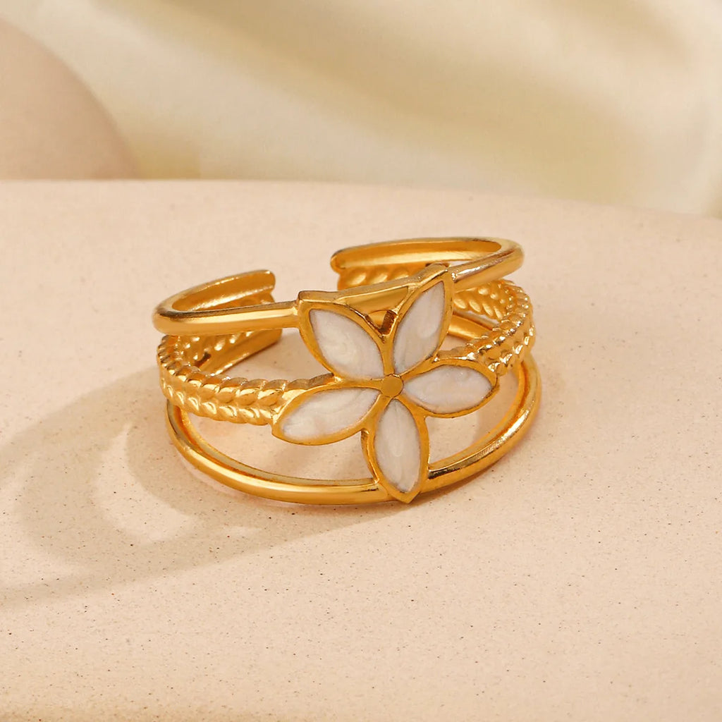 Bague Elégante avec Fleur blanc