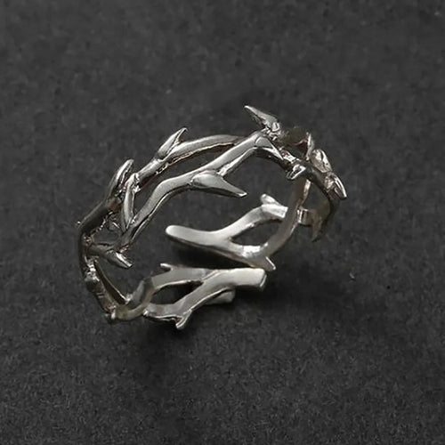 Sõrmus hõbedaste koralliharudega