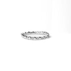 Anello sottile con stelle e strass scintillanti