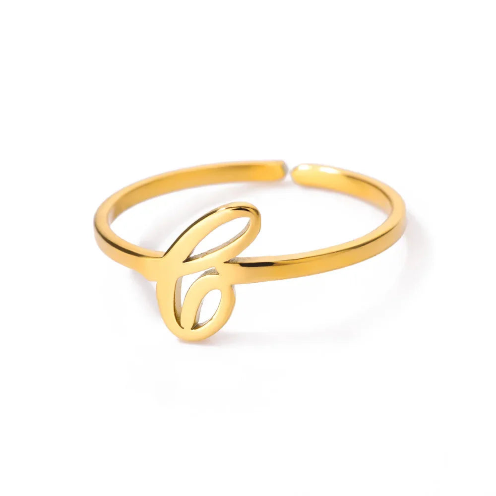 Feiner personalisierter Ring mit Initiale j