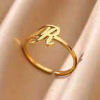Feiner personalisierter Ring mit Initiale