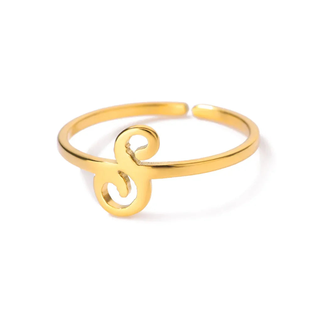 Feiner personalisierter Ring mit Initiale s