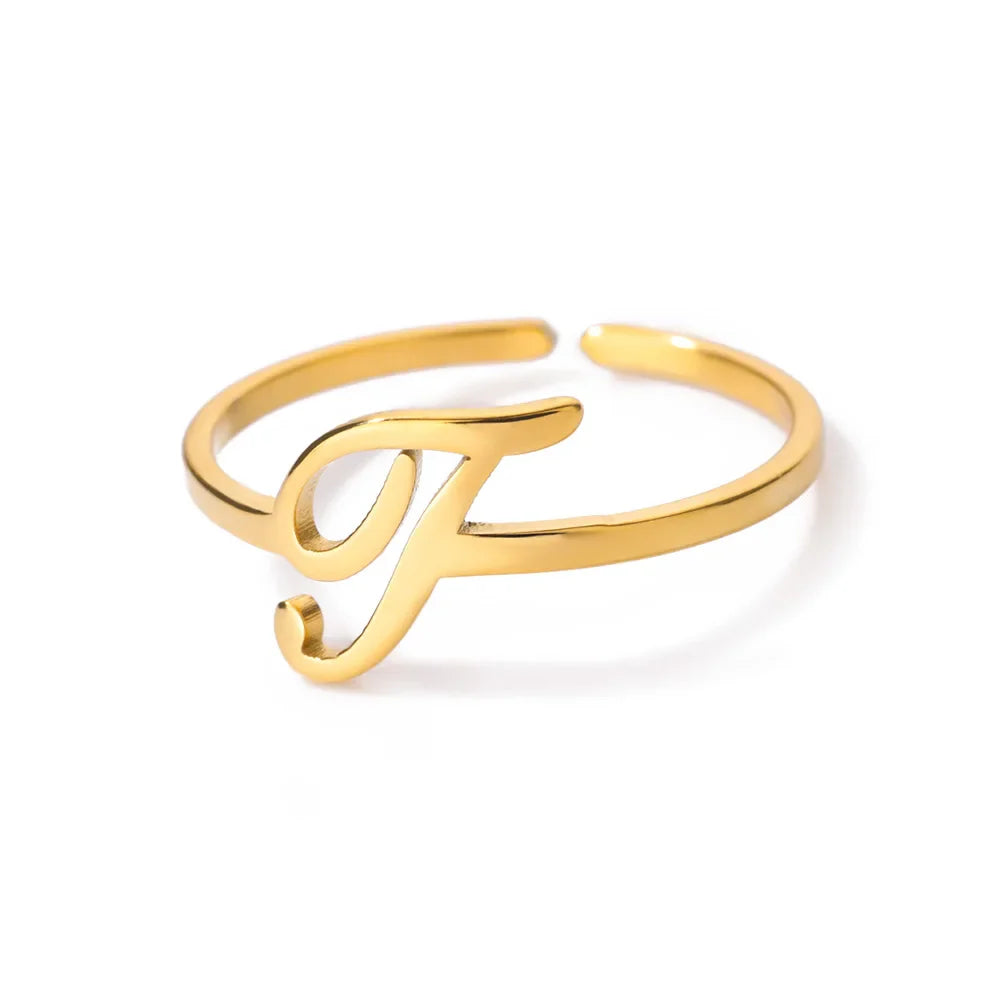 Feiner personalisierter Ring mit Initiale j