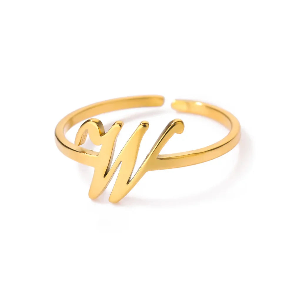 Feiner personalisierter Ring mit Initiale w