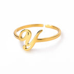 Feiner personalisierter Ring mit Initiale y