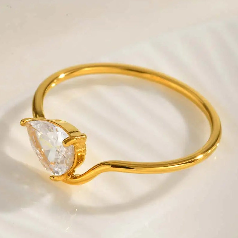 Fine wavy ring with its white crystal teardrop