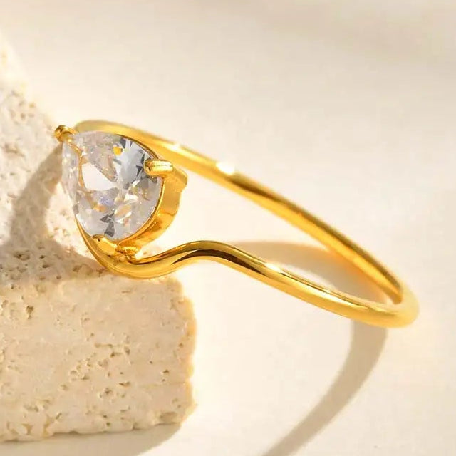 Fine wavy ring with its white crystal teardrop
