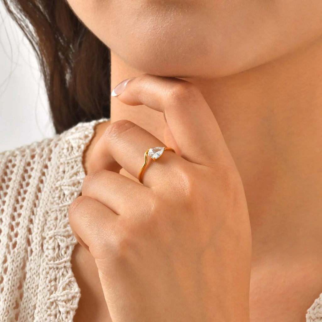 Fine wavy ring with its white crystal teardrop