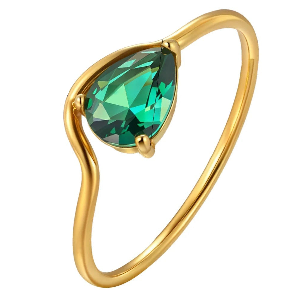 Fine wavy ring with its green crystal teardrop